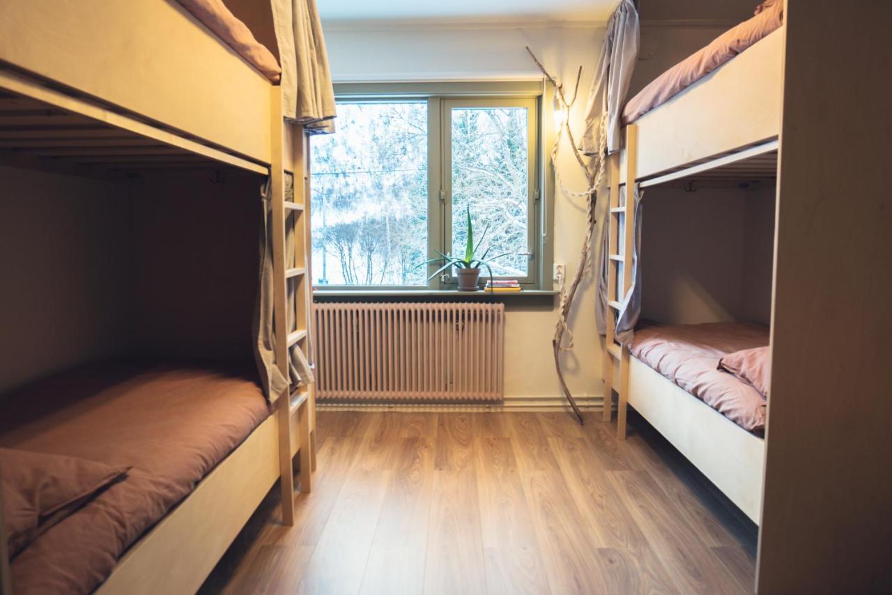 Furu & Cafe Hostel Bostad