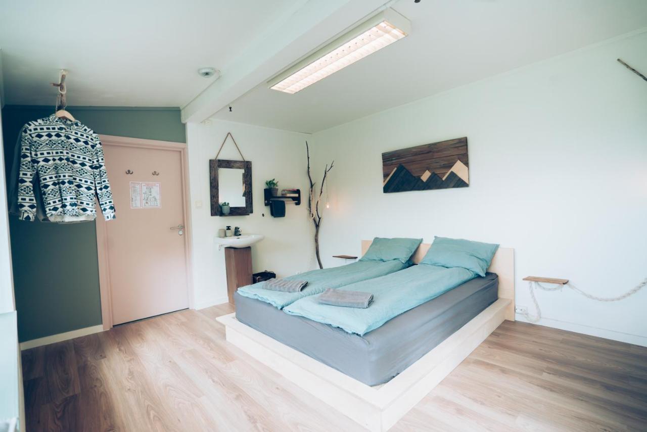 Furu & Cafe Hostel Bostad