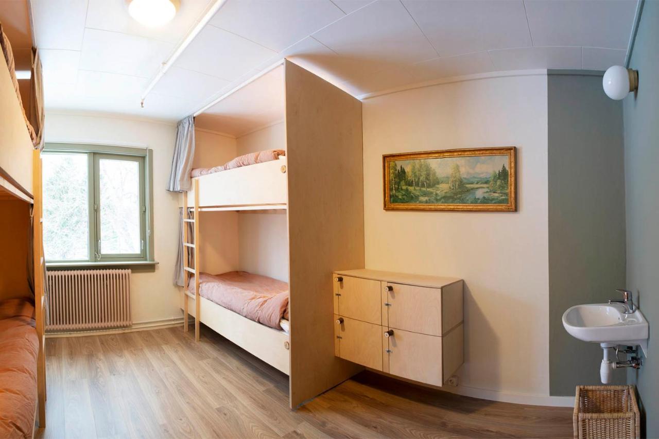 Furu & Cafe Hostel Bostad